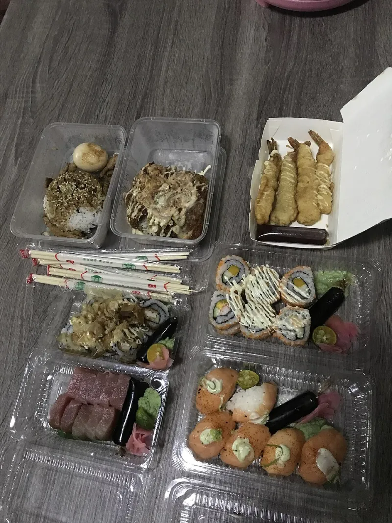 Small Bites, Big Strait: A Fugu-Free Eating Crawl Through Shimonoseki
